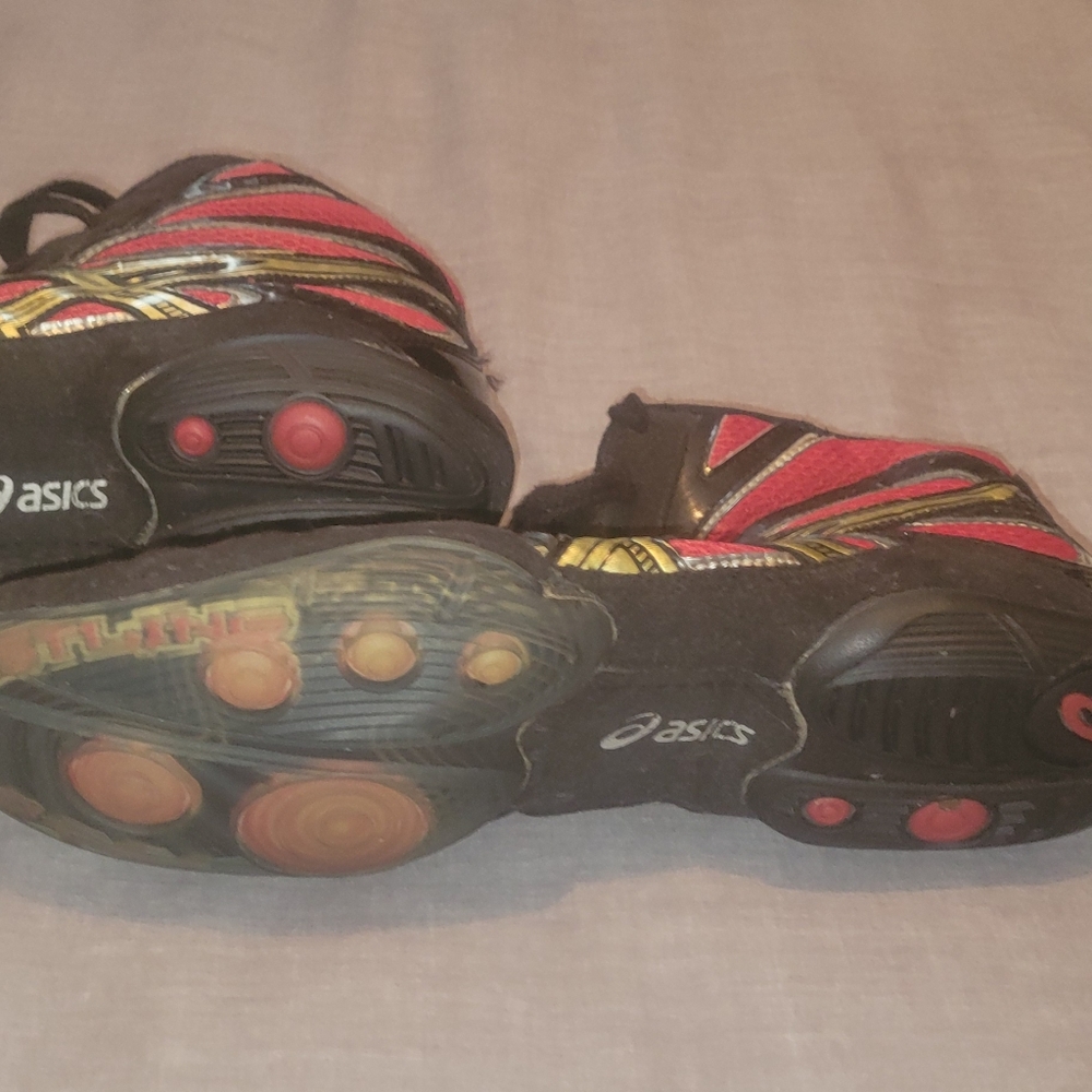 Men's size 9 asics wrestling shoes red and black